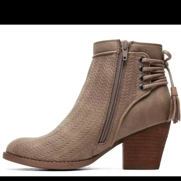 Roxy Devon Ankle Boots - Picture 2 of 6